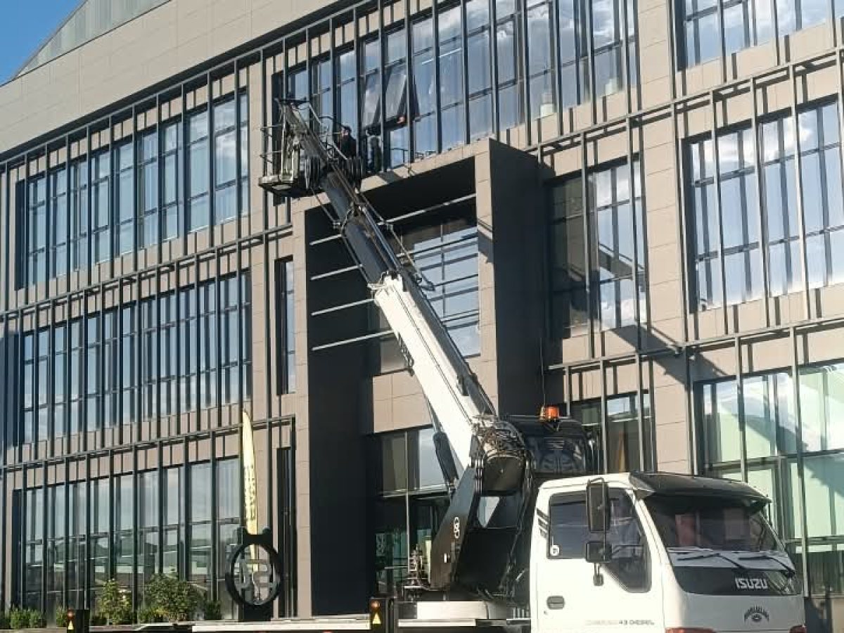 Cam, Pencere ve Cephe İşleri – Ankara sepetli vinç